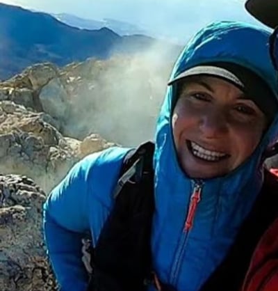 מזעזע: עלה לפסגת הר בטמפרטורות קפואות - והותיר את זוגתו למותה