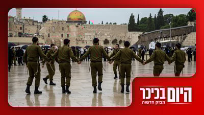 חיילים שרים "בשלטון הכופרים" - והמשבר של שחקן הכדורגל הבינלאומי | צפו