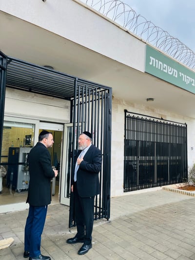 הח"כים היום מחוץ לכלא 10