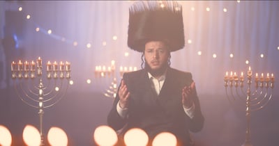 מוטי אברהם מחדש את הניגון החסידי: "שלח אורך"