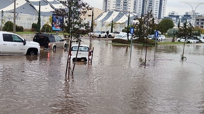 רכבים מתחת למים ביבנה