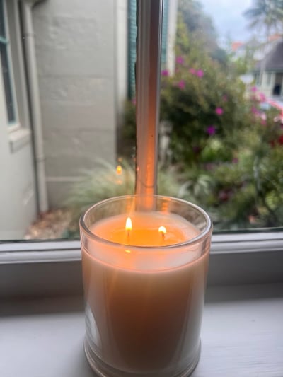 נר חנוכה בפתח חלון ראש הממשלה