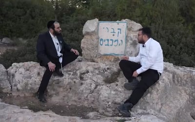 ישראל שפירא ויהודה ברייער במהלך הסיור