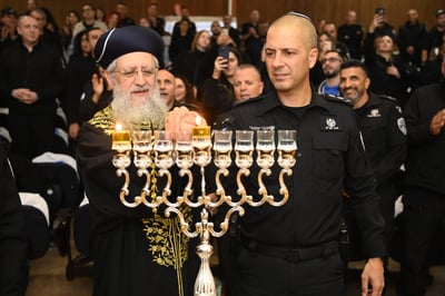 הראשון לציון בהדלקת נר בבתי הכלא