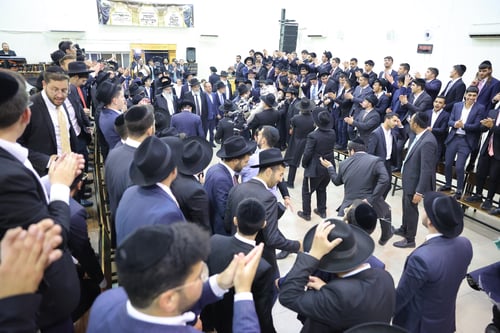 הכנסת ספר תורה לישיבת 'באר יצחק' 