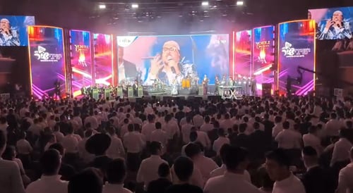 3 שעות, AI ו"ישיבישיר" אחד // ביקורת מופע