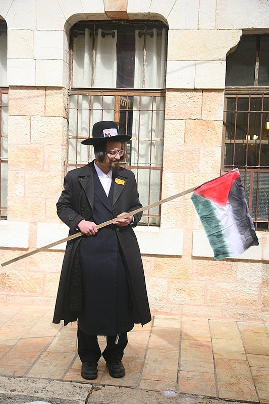 כך חוגגים קנאי ירושלים את פורים: שורפים דגלי ישראל