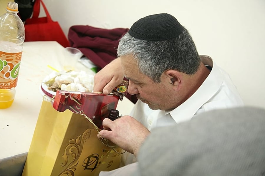 צפו בתמונות: ארגון החסד "חסדי יוסף" עשה חג שמח לנזקקי ירושלים