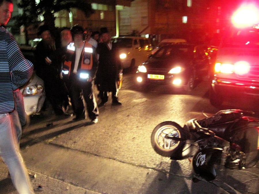 בני-ברק: רוכבי אופנוע נסעו ללא אורות ונפצעו
