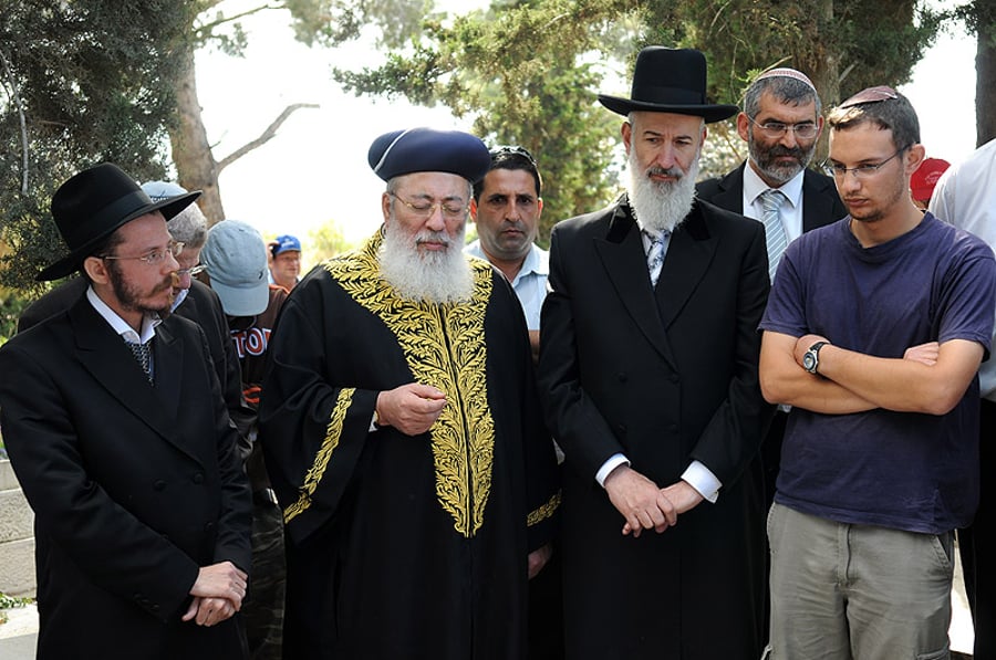 הרבנים הראשיים לישראל ביקרו בבית-העלמין ההרוס במרחביה