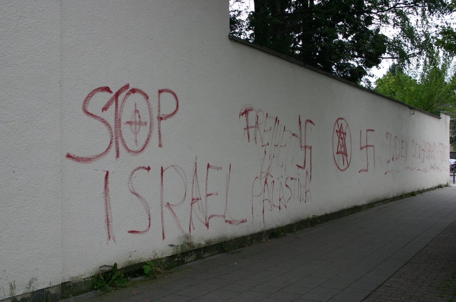 גרמניה: צלבי קרס וכתובות נאצה בגנות ישראל