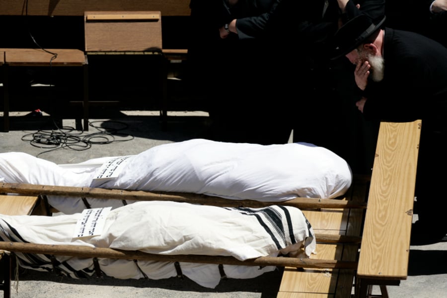 מסע הלוויה קורע-לב בירושלים, אלפים ליוו