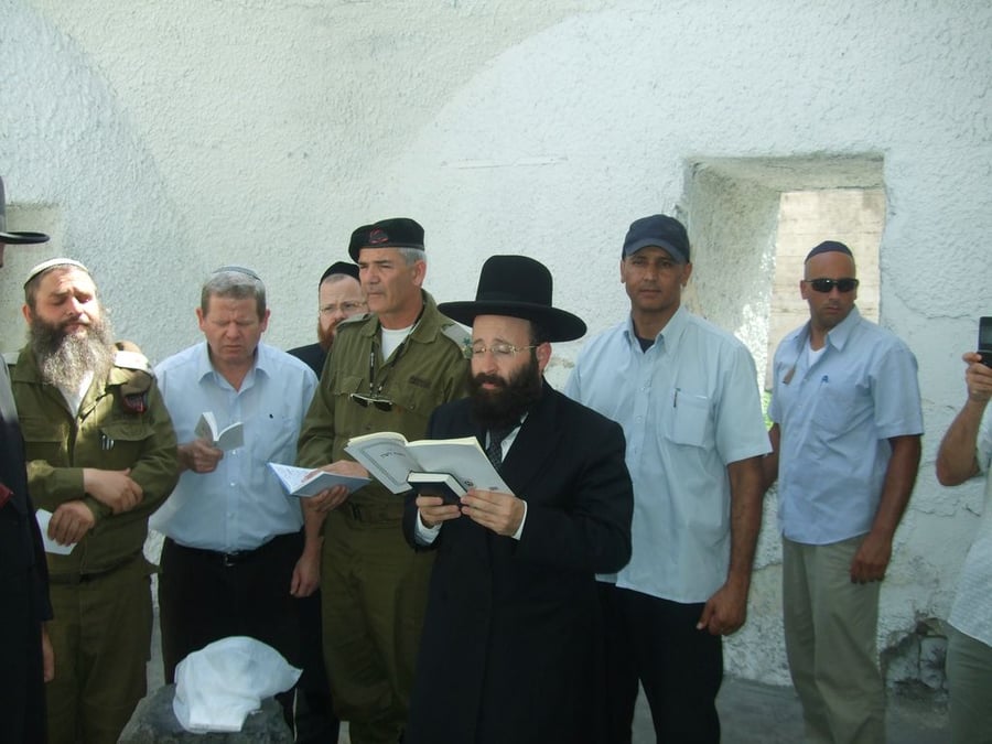 ביקור היסטורי: הרבנים הראשיים בקבר יוסף בשכם