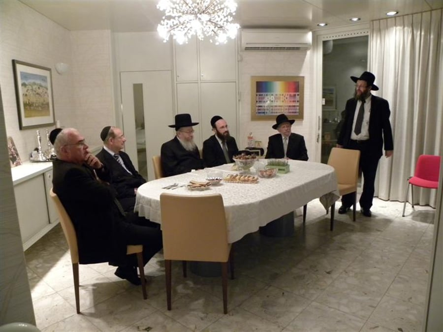 אסיפה לקהילה היהודית בביתו של ד"ר בוי מומחה ללב