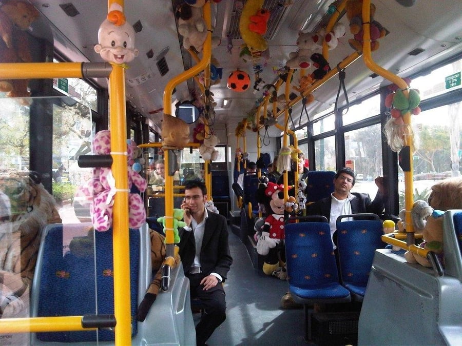 אוטובוס הבובות