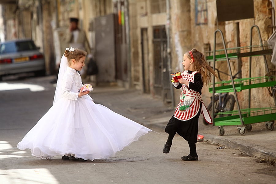 שמחה ללא הפסקה: ירושלים חוגגת פורים > תיעוד מרהיב