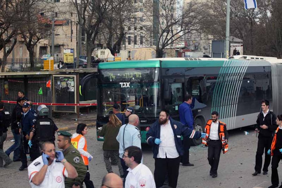 פיגוע סמוך לתחנה בירושלים; אישה נהרגה, עשרות נפגעים