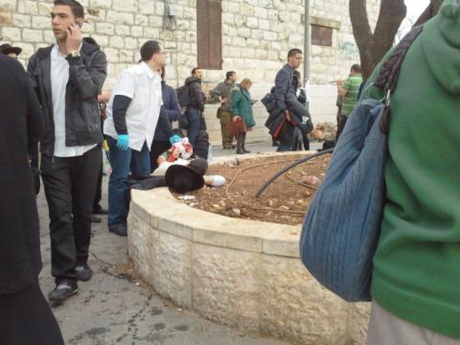 פיגוע סמוך לתחנה בירושלים; אישה נהרגה, עשרות נפגעים