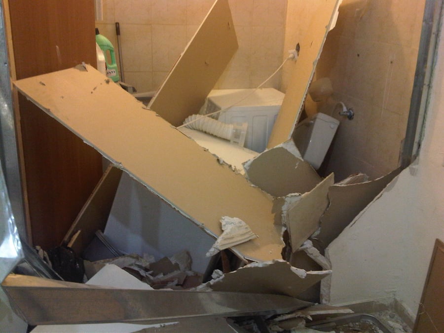 וונדליזם בבתי ורשא: סיקריקים תקפו אברך וזרעו הרס בדירתו
