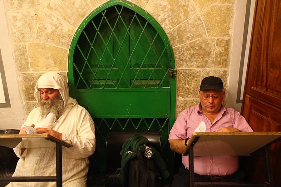 גלויה מרהיבה מחברון: רבבות מתפללים וחוגגים בעיר האבות