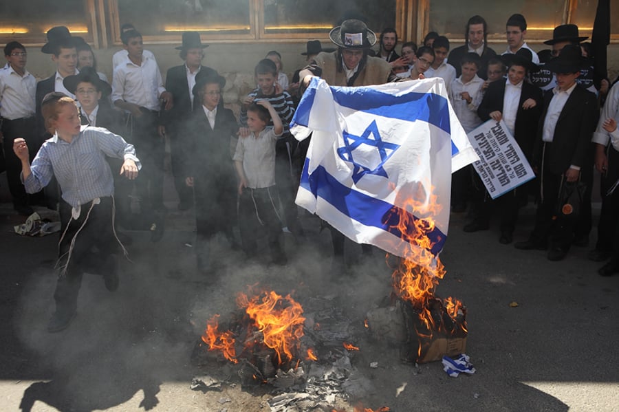 בירושלים שרפו דגלים, ברמת-גן מינגלו
