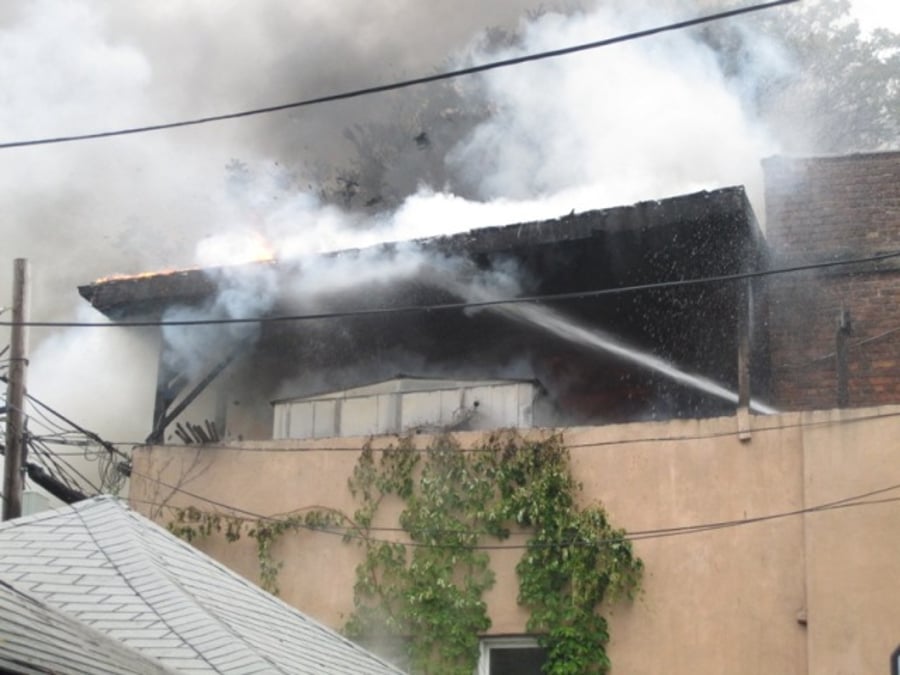 תיעוד: בית מדרש בבורו פארק עלה באש