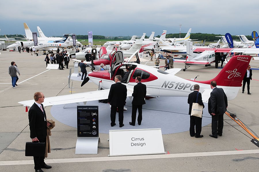גלריית ענק: הצצה לתערוכת המטוסים הבינלאומית