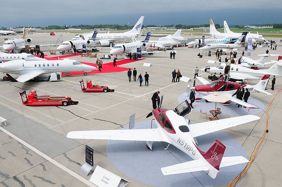 גלריית ענק: הצצה לתערוכת המטוסים הבינלאומית