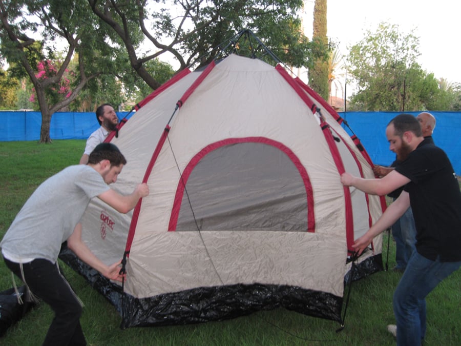צפו: מחאת האוהלים מגיעה לכפר-חב"ד