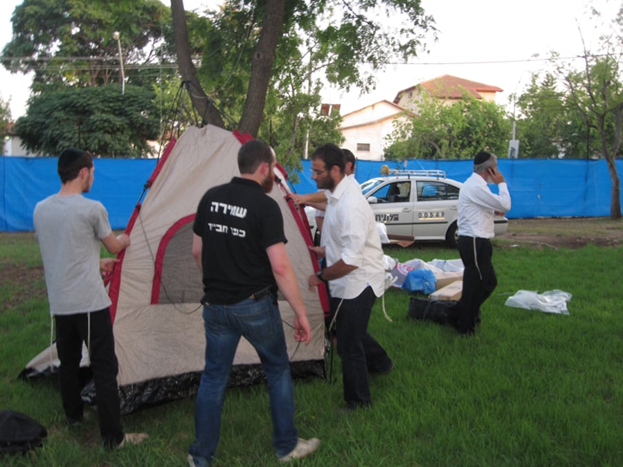 צפו: מחאת האוהלים מגיעה לכפר-חב"ד