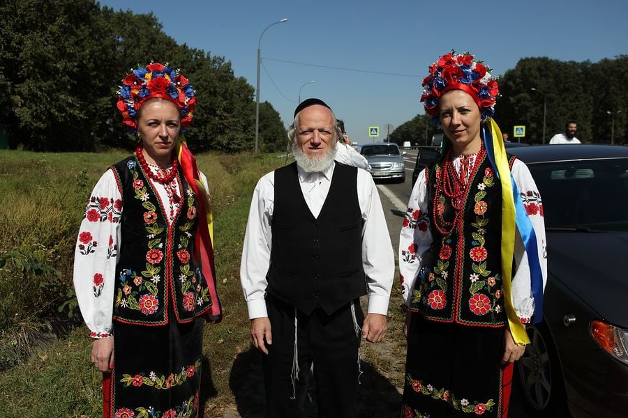 "מבצע אומן" יוצא לדרך: תיעוד מההכנות בציונו של רבי נחמן