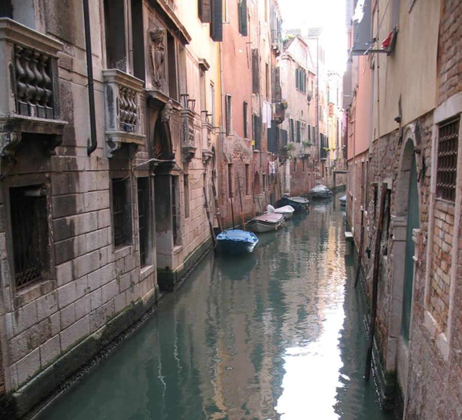ה'פינאלה': יעקב וידר בגונדולה משייט 'על המים' בעיר ונציה