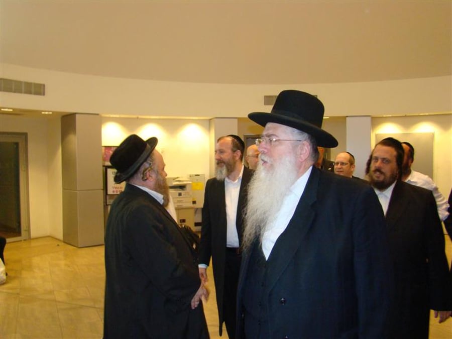 תיעוד: הנוסעים לאומן כובשים את נתב"ג