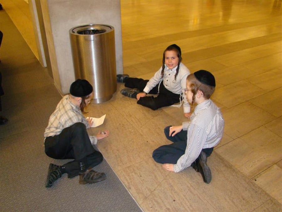 תיעוד: הנוסעים לאומן כובשים את נתב"ג