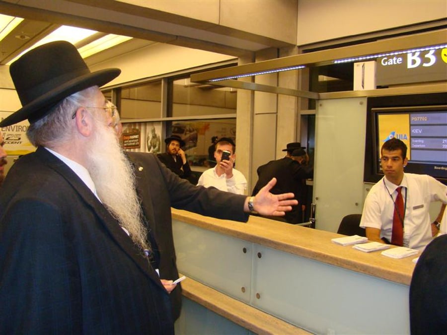 תיעוד: הנוסעים לאומן כובשים את נתב"ג