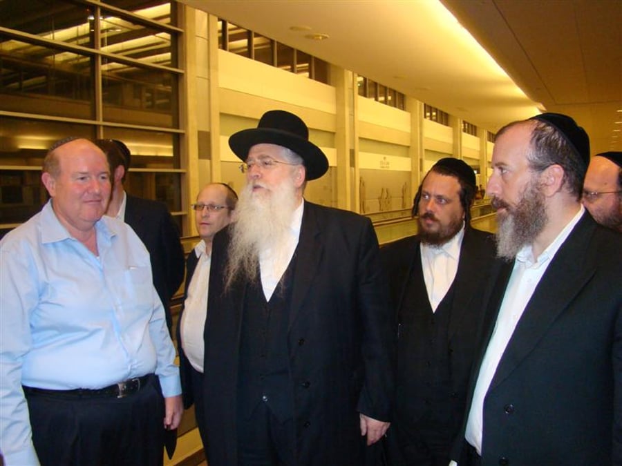 תיעוד: הנוסעים לאומן כובשים את נתב"ג