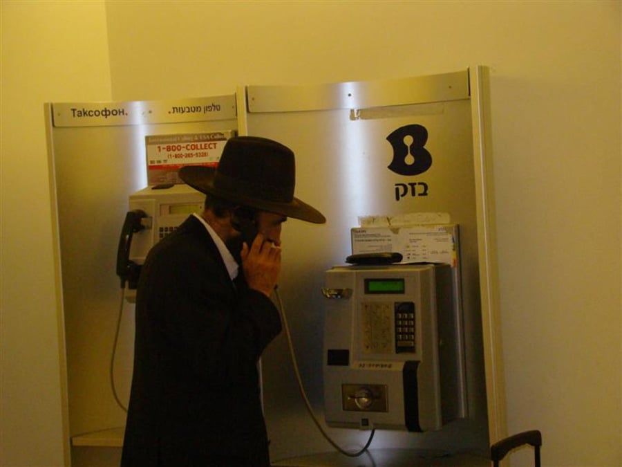 תיעוד: הנוסעים לאומן כובשים את נתב"ג