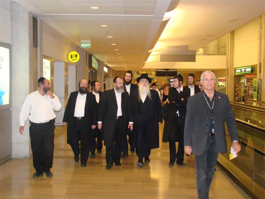 תיעוד: הנוסעים לאומן כובשים את נתב"ג