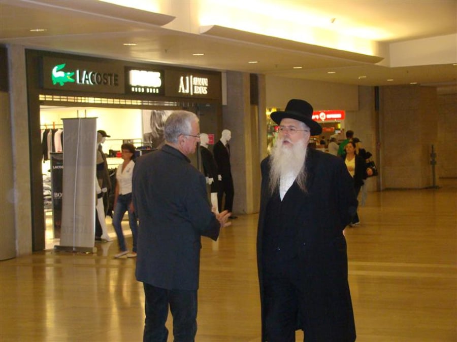 תיעוד: הנוסעים לאומן כובשים את נתב"ג