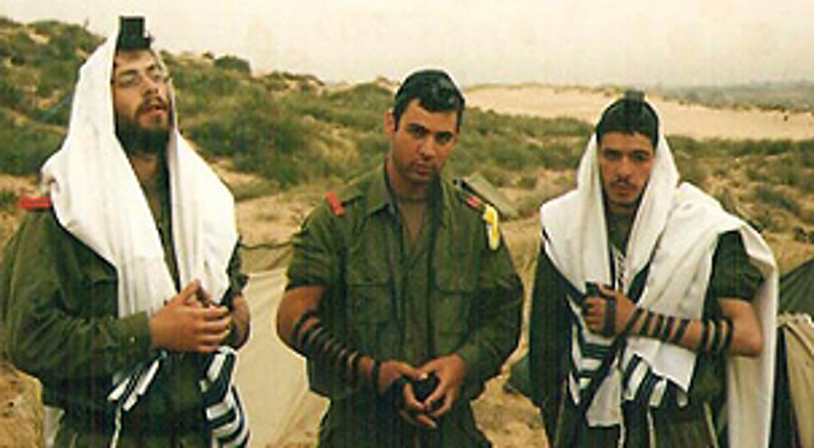 חיילים, חסידי חב"ד (צילום ארכיון: אתר COL)