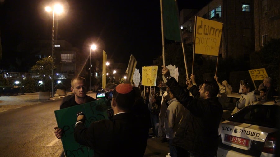 פעיל שמאל השתולל בהפגנת הימין לשחרור אסירים יהודים