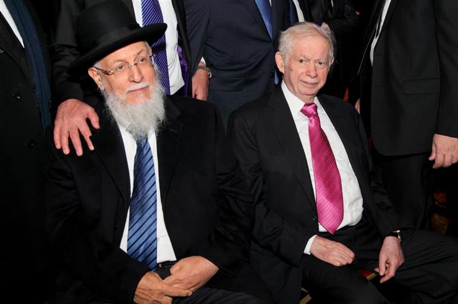מימין הרב זאב וולפסון עם רבה הראשי של צרפת הרב יוסף חיים סיטרוק