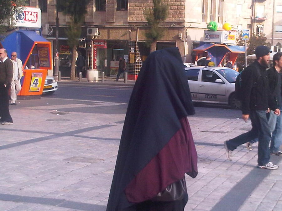 אישה ב'שאל' חוללה מהומה בירושלים, כוח יס"מ הוזנק