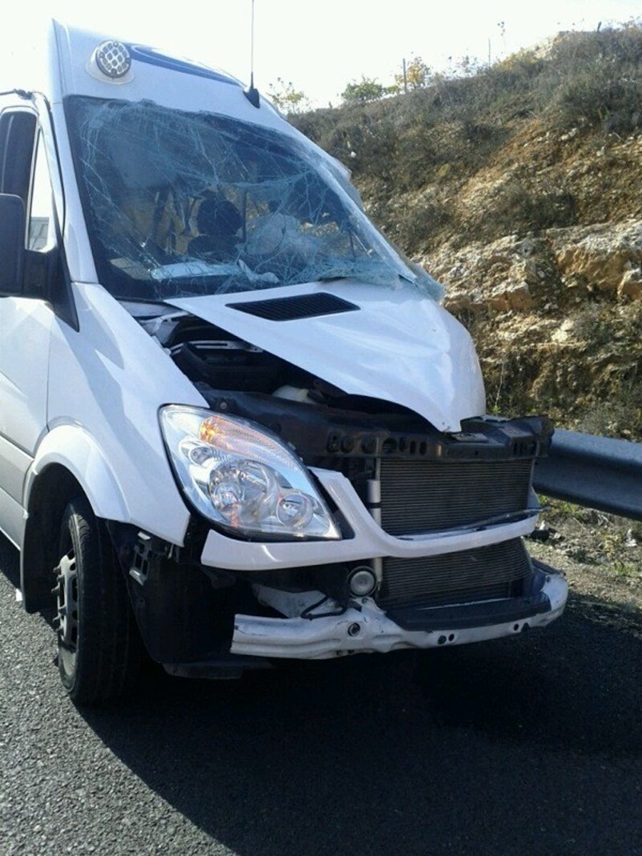 תאונה קשה בין משאית לטנדר: נהג הטנדר נהרג