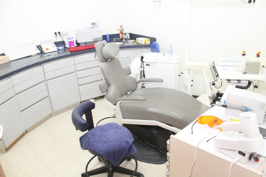 יש גם דברים טובים באלעד: מרפאת שיניים לטיפולים בחינם