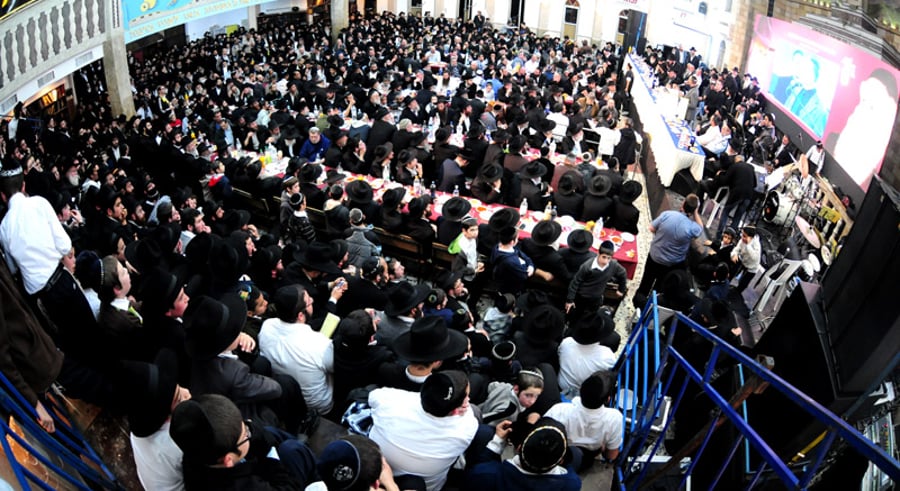 'ראש-השנה לחסידות': אלפים חגגו בהתוועדות בכפר-חב"ד