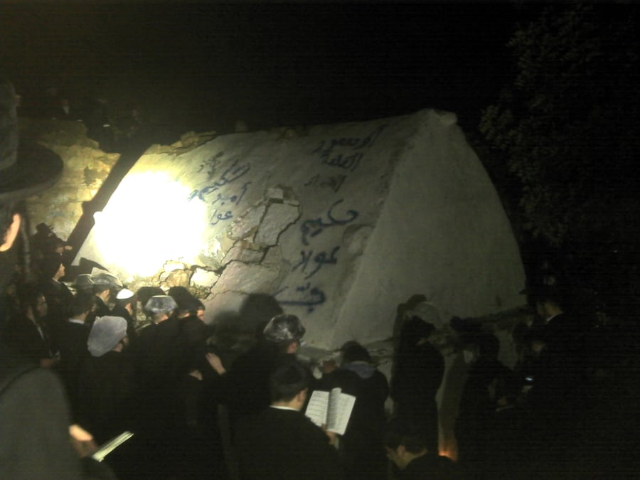 על קבר אלעזר בן אהרן: שבחים לרוצחי משפחת פוגל