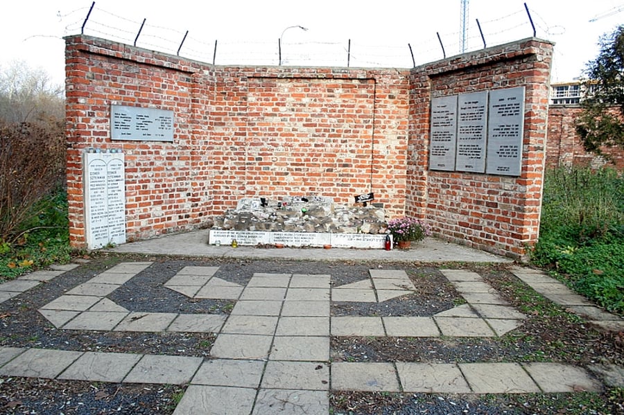 אוד מוצל מאש: מסע מרגש בין שרידי גטו ורשה > תיעוד מיוחד