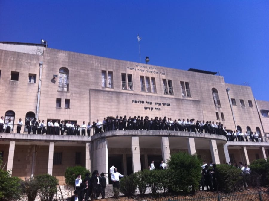 מול ישיבת פוניבז': קיצונים העלו באש את דגל ישראל