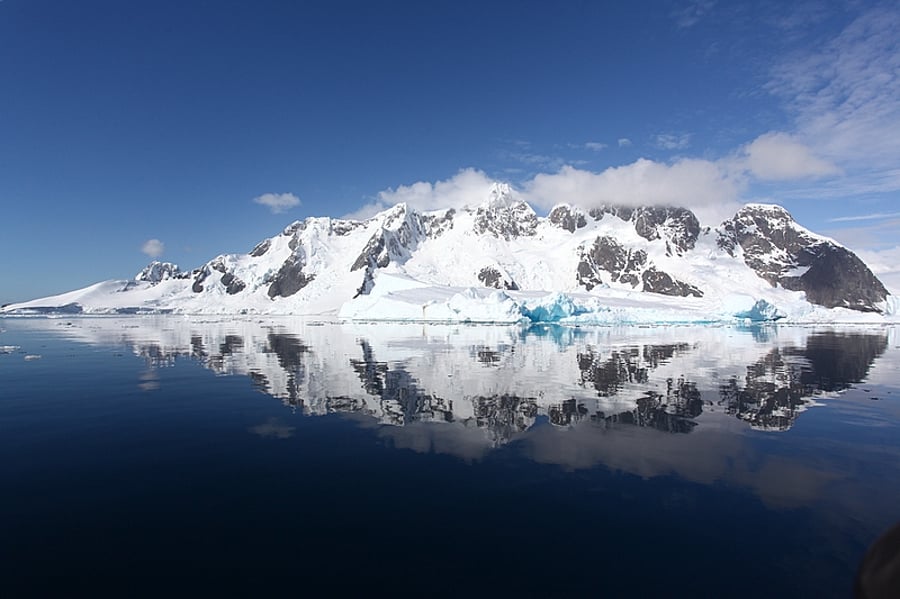 אלפסי בעולם: מסע לארץ שכולה קרחונים > מרהיב